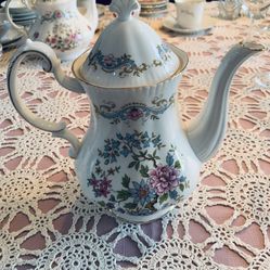 .Vintage Royal Standard English Bone China Coffee Pot in Gorgeous Mandarin Pattern, Like New