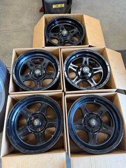 (5) 17x9 -12mm 5x5 Level 8 wheels (Jeep)