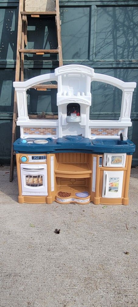 Plastic Play Kitchen