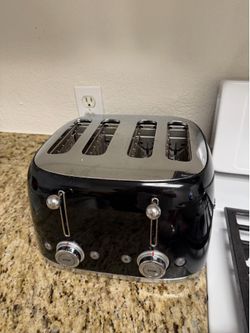 SMEG 4-Slice Retro Toaster – Black – Excellent Condition
