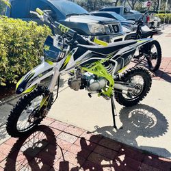 4-Stroke 125CC Dirtbike (Financing Available)