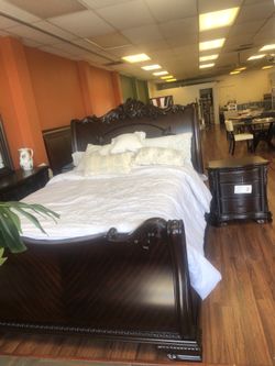 NEW QUEEN WOOD BED FRAME