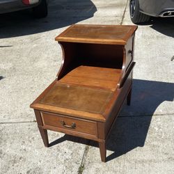 End Table/Nightstand/lamp Stand