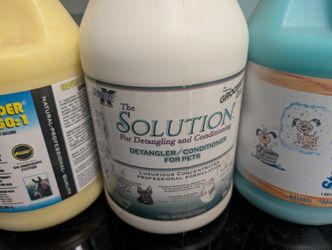 Unopened Groomer's Edge® The Solution Detangler/Conditioner - Gallon