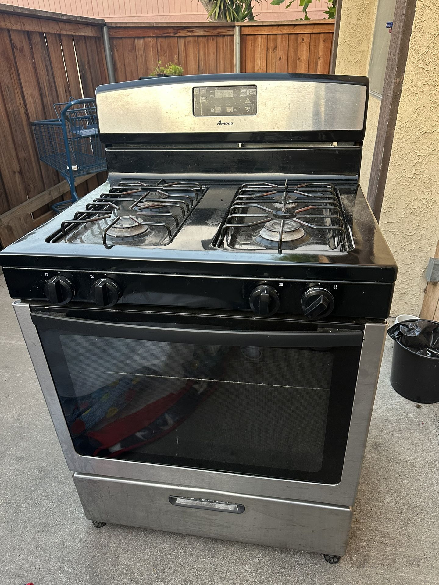Amana Gas stove/oven