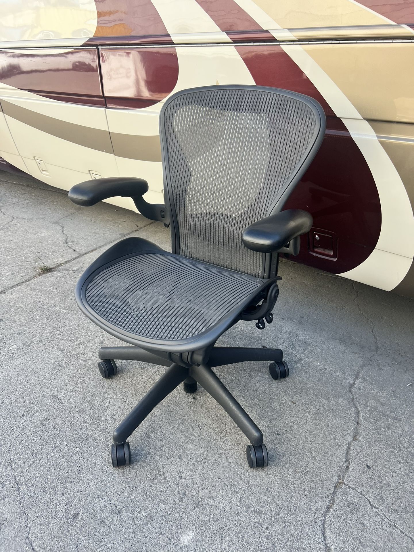 Aeron Office chair by Herman Miller Medium Fully Adjustable