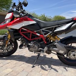 2019 DUCATI HYPERMOTARD 950 SP