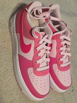 Brand new pink nikes