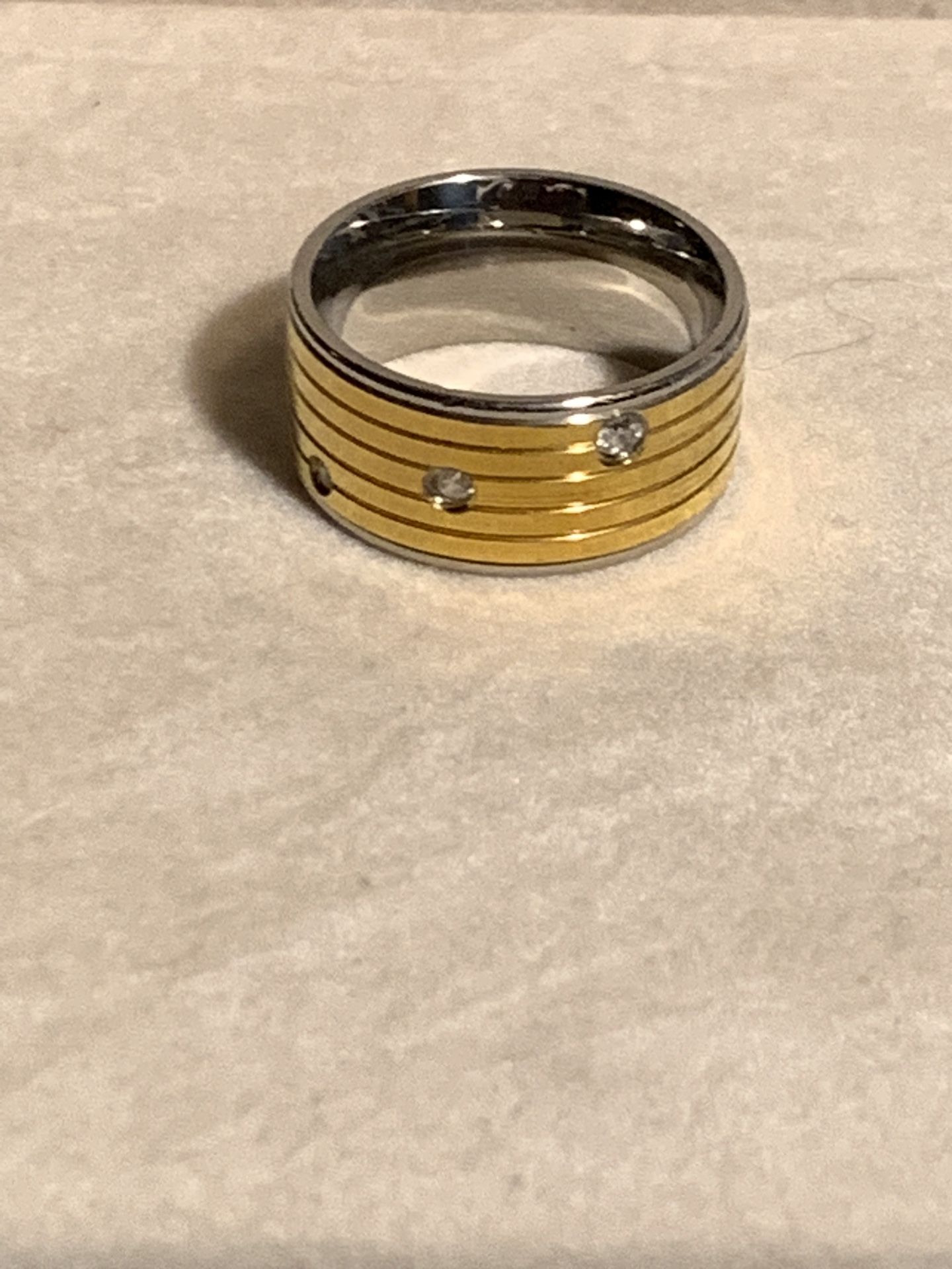 Wide Band Unisex Ring. Size 7.5-8. Like New Condition. Very Nice Ring. And Has A Comfort Fit Inside. Very Comfortable. Made Of Stainless