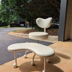 White Cross-legged/Meditation Rolling Chair, Like New