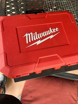 Milwaukee M18 18V press tool kit with 3 PEX Crimp jaws 2 batteries & charger