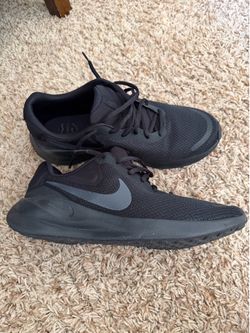 Nike Revolution men’s size 12