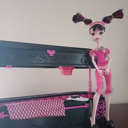 Monster High Draculaura Bed 