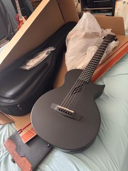 Enya NOVA GO SP1 Carbon Fiber 35-Inch Smart Acoustic-Electric Travel Guitar (NEW)