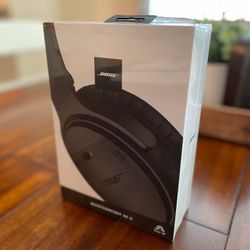  Bose - QuietComfort 35 II Wireless Noise Cancelling Headphones