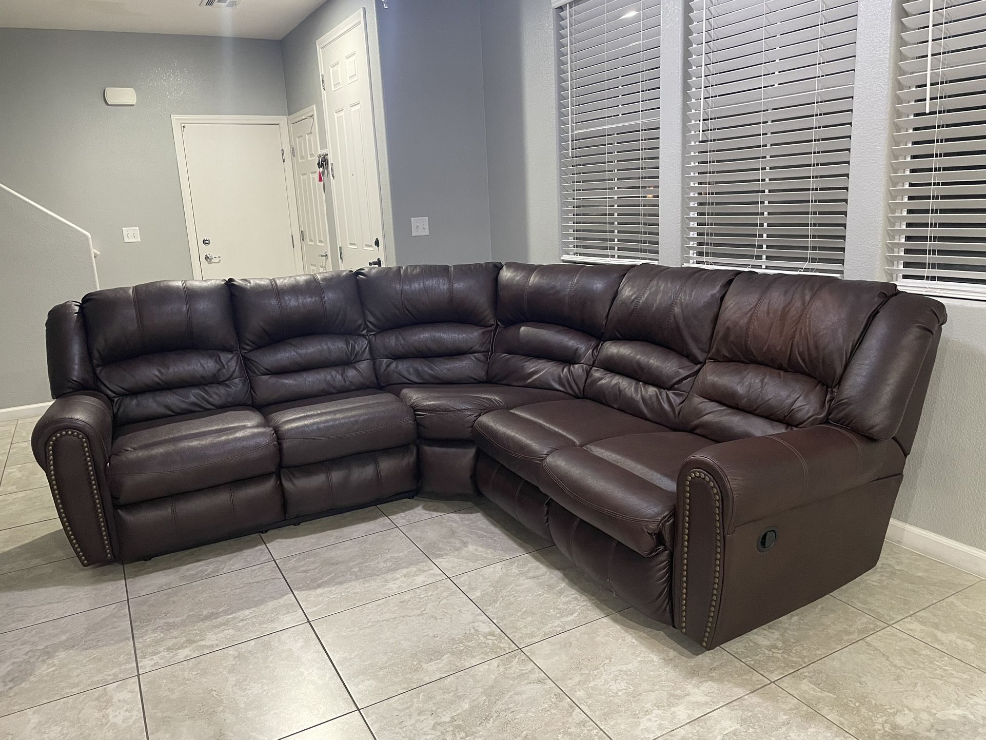 Reclining Sectional / Sofa De Piel Reclinanable