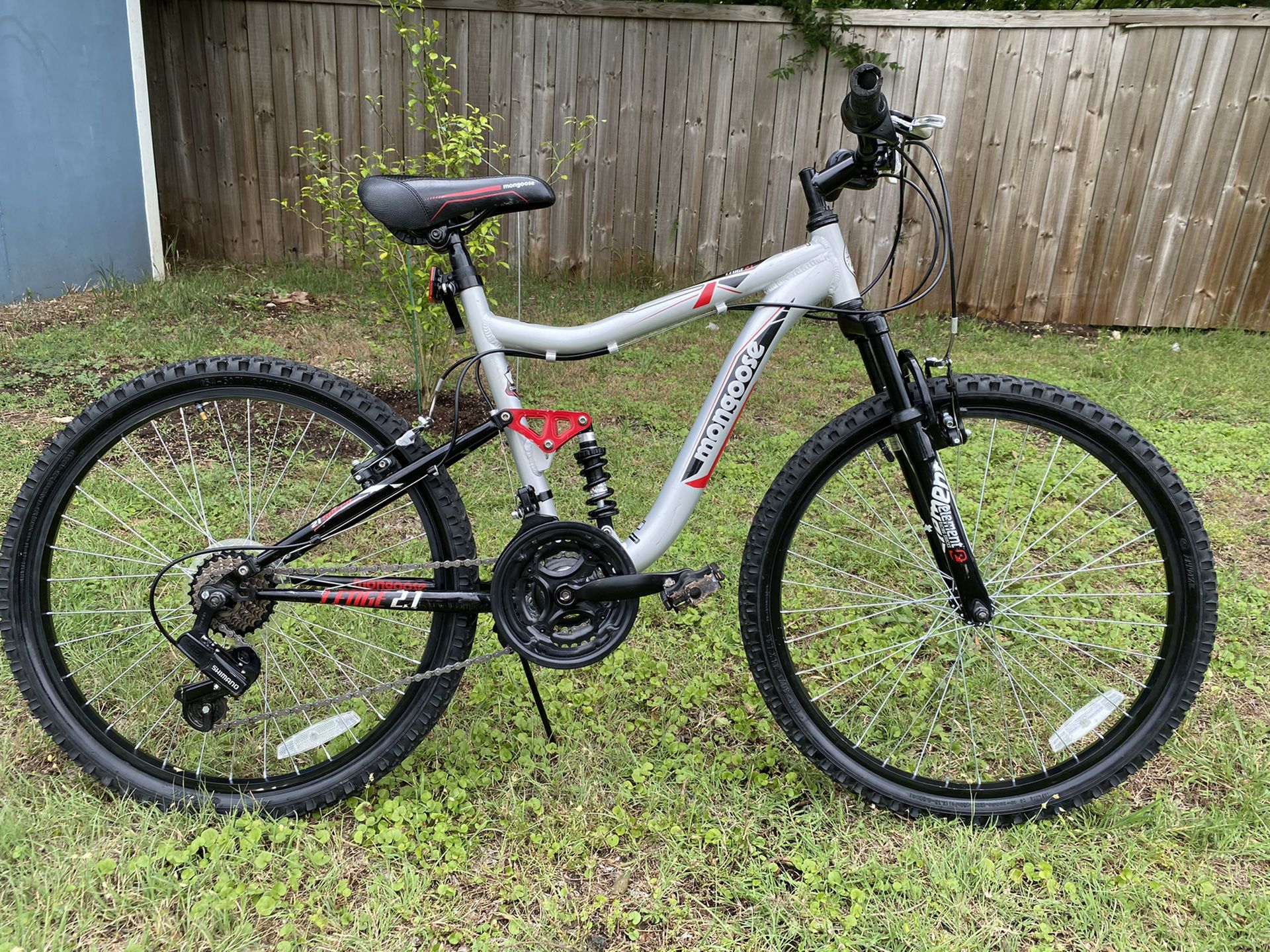 Mongoose Ledge 2.1 Mountain Bike, 24-inch wheels, 21 speeds, boys frame , Silver/Red. .Best offer. Very clean ready to ride.