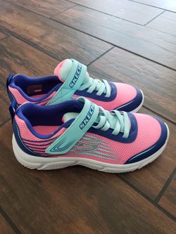 New Skechers Four Kids Size 4