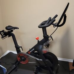 Peloton Bike** MOVING /MUST GO**