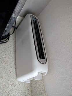 White Wall-Mounted Mini Split Air Conditioner