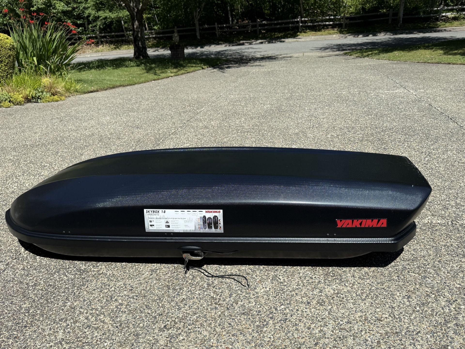 Yakima SkyBox 18 Carbonite and Cargo Roof Box