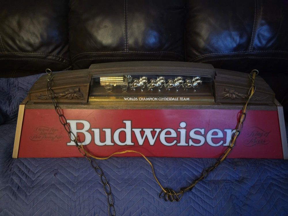 Vintage Budweiser Light-up Bar Sign