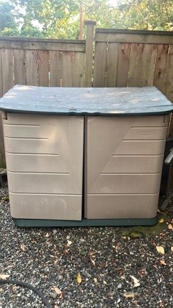 Rubbermaid large horizontal storage shed