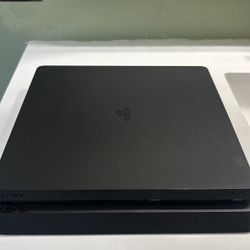 PS4 Slim 