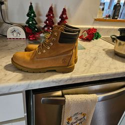 10.5  Womans  Timberland Boots