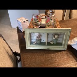 Frame Pictures Like New