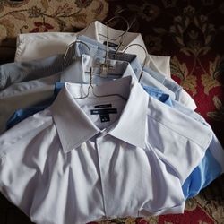 Camiza De Hombre Size M Nuevo Sin Etiqueta Todos Por $25 O $7 Cada Uno 