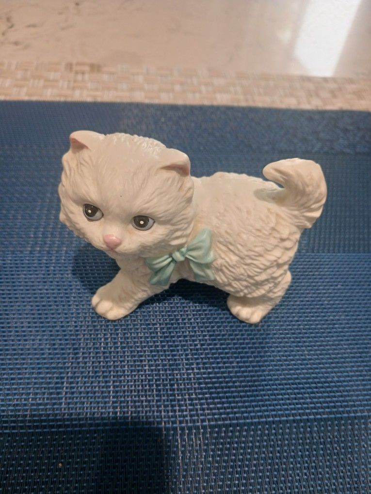 Vintage White Porcelain Persian Kitty Statue