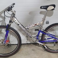 Mountain Bike full suspension all aluminum disc brakes.
$75.00 O.B.O