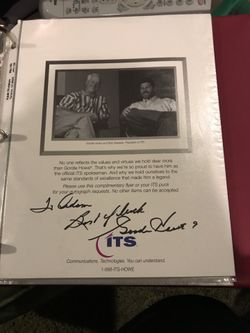 Detroit Red Wings Gordie Howe Autographed 8.5 x11