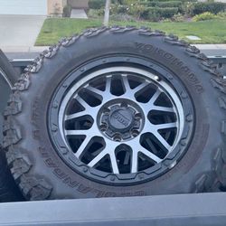 18in Kmc With 33’s
