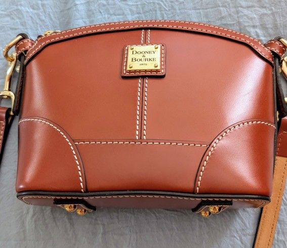 Dooney& Bourke Leather Crossbody Bag./// Pending Sale