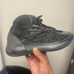 Yeezy Quantum Size 6 