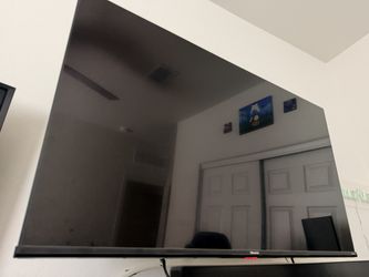 43 In Roku Hisense TV with Remote And Wall Mount