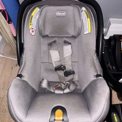 Chicco KeyFit 35 & TWO bases