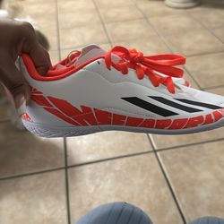 Soccer indoor shoes