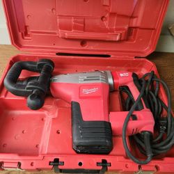 Milwaukee
SDS-MAX Demolition Hammer