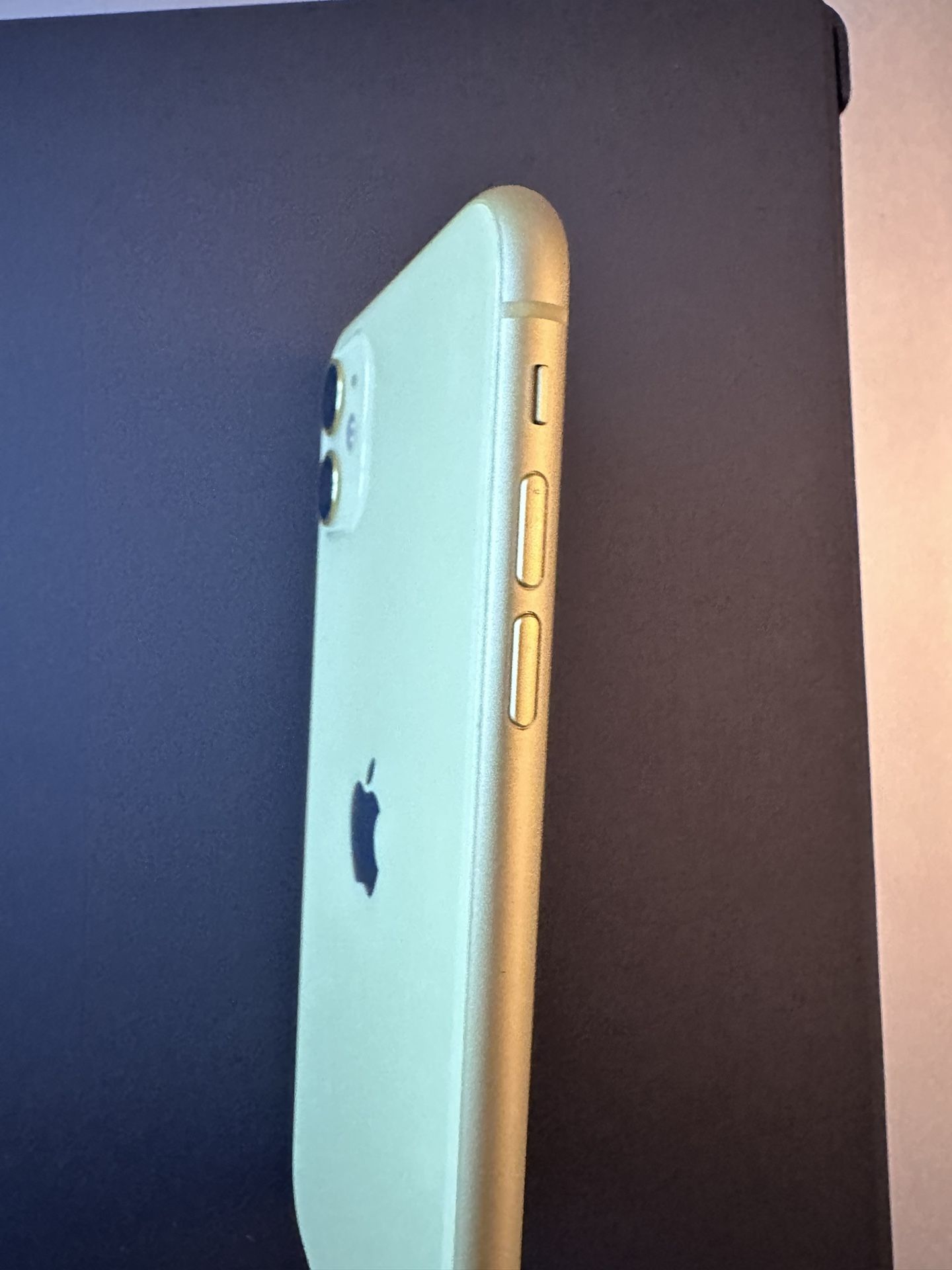 Iphone 11 Yellow 64GB ANY CARRIER YELLOW