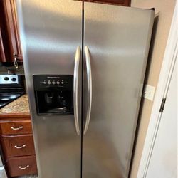 Frigidaire Refrigerator-Freezer