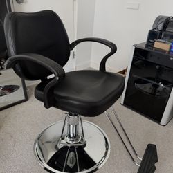 Salon Chair Hydraulic Black – Like New