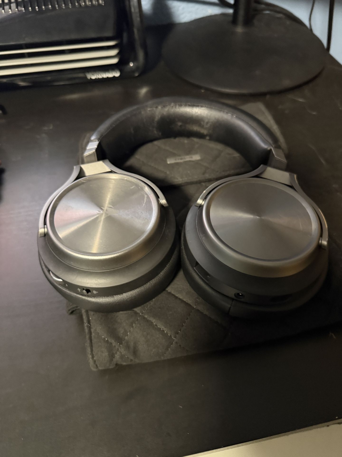 Corsair virtuoso Gaming Headphones