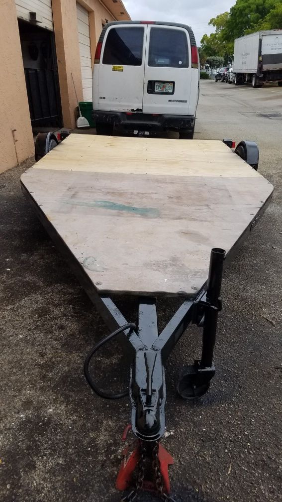 UTILITY TRAILER 6. 8 X 12 FT W/ NEW LIGHT