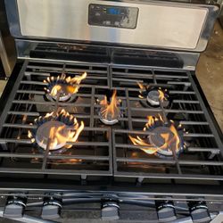 whirpool five burner stove great condition 90 days warranty