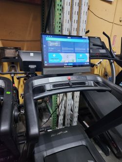 2025 Model Nordictrack Commercial 2450 Treadmill 14MPH max speed- Lightly used - 1300$