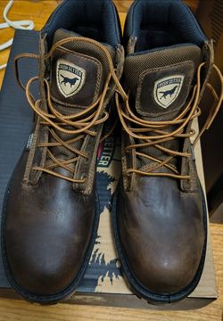 Redwing Irish Setter boots in size 7.5