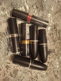 Lipstick 💄 lipliner 🫦 eyeshadow 👁👁